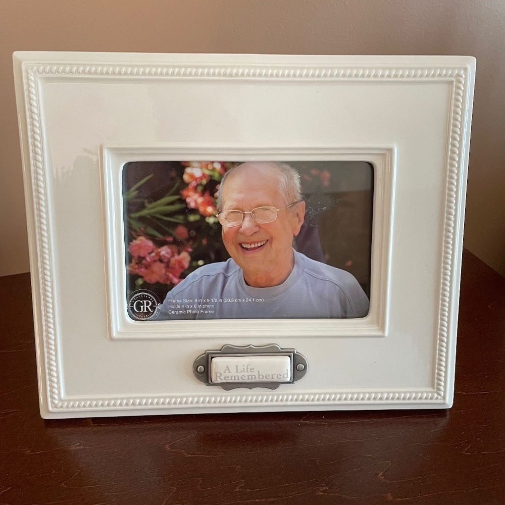 NWT! "A Life Remembered" - Ivory Ceramic Picture Frame